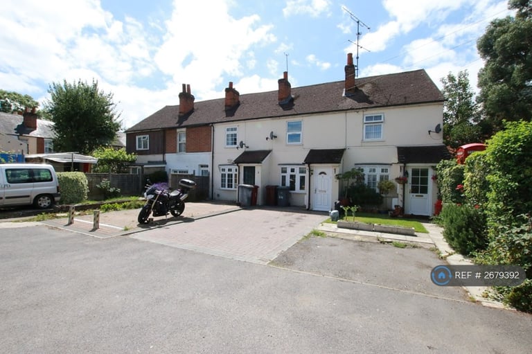 3 bedroom house in Stanway Cottages, Reading, RG6 (3 bed) (#2679392)