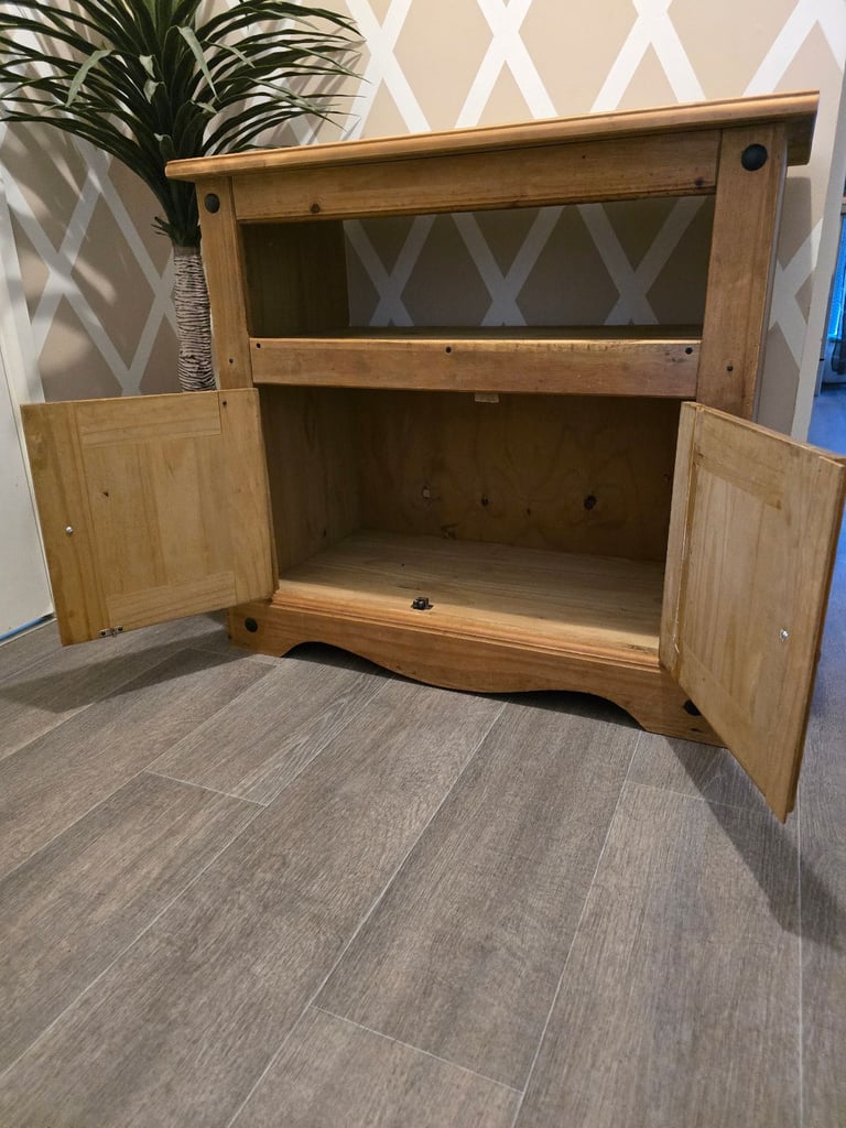 Mexican pine unit/sideboard/tv unit 