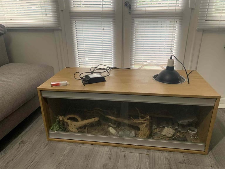 Reptile tank
