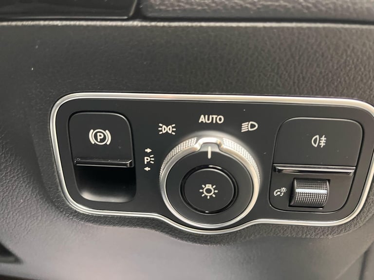 2019 Mercedes-Benz B Class 1.3 B180 AMG Line (Premium Plus) 7G-DCT Euro 6 (s/s) 5dr MPV Petrol Au...