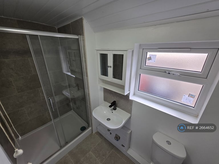 1 bedroom flat in Tomkinson Road, Nuneaton, CV10 (1 bed) (#2664652)