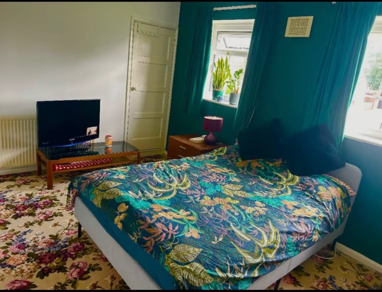 Room in Hyde