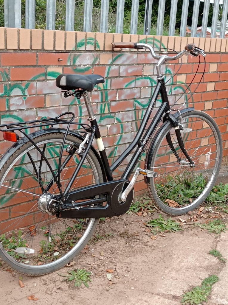 Ladies Dutch step through style hybrid bike Bristol UpCycles 