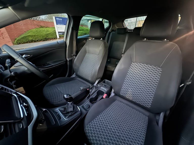 2018 Vauxhall Astra 1.4T 16V 125 Design 5dr HATCHBACK Petrol Manual