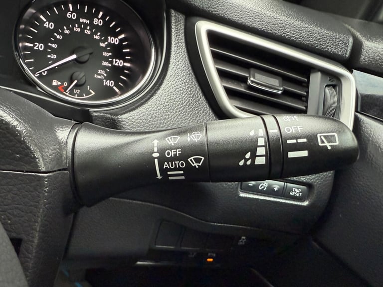 2014 Nissan Qashqai 1.5 dCi Tekna 2WD Euro 5 (s/s) 5dr HATCHBACK Diesel Manual