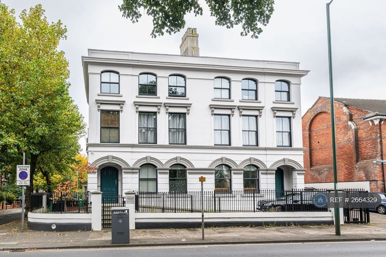 3 bedroom flat in Ashbourne House, Nottingham, NG1 (3 bed) (#2664329)