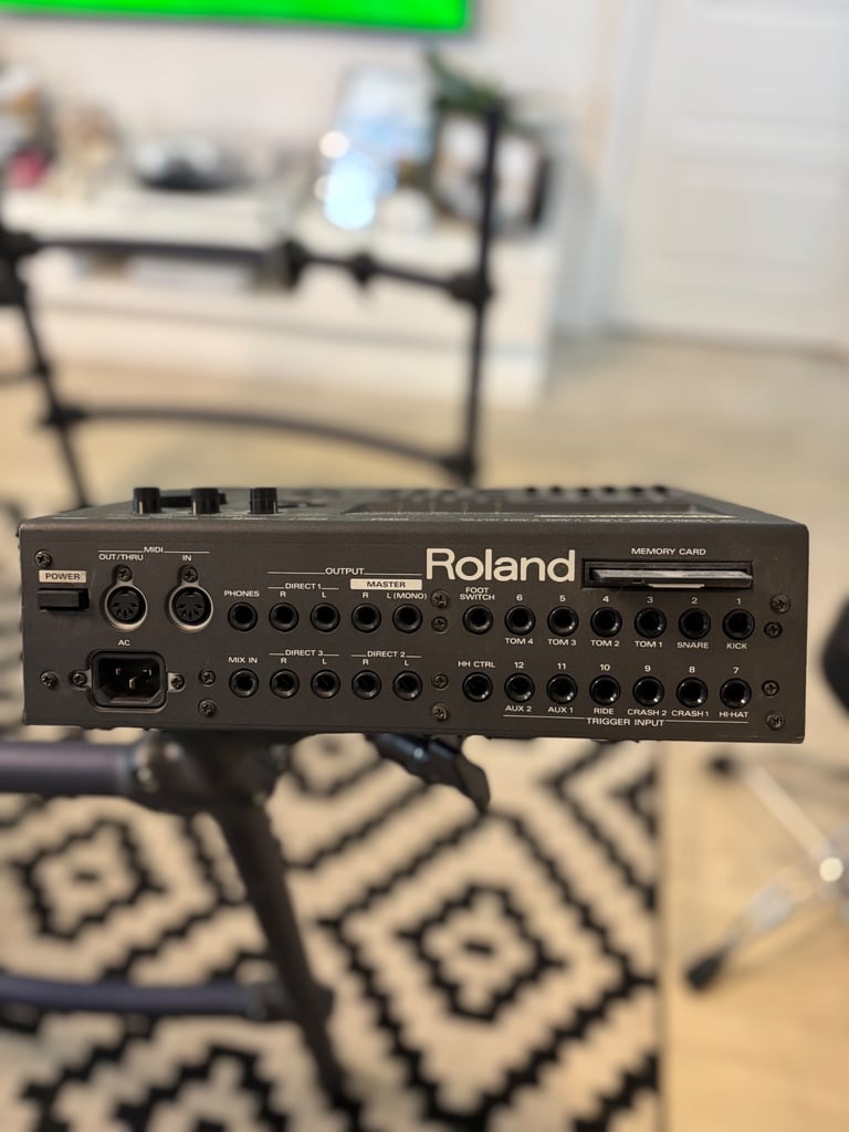 6 piece Electric Roland Drum kit plus hardware