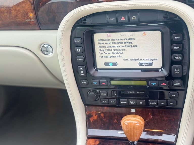 2003 Jaguar XJ XJ6 3.0 V6 SE 4dr Auto SALOON Petrol Automatic