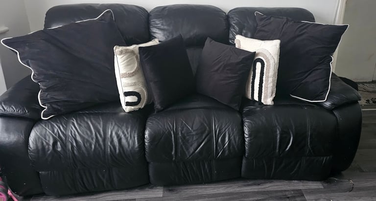 Super Comfy Leather Sofas – Ready for a New Home