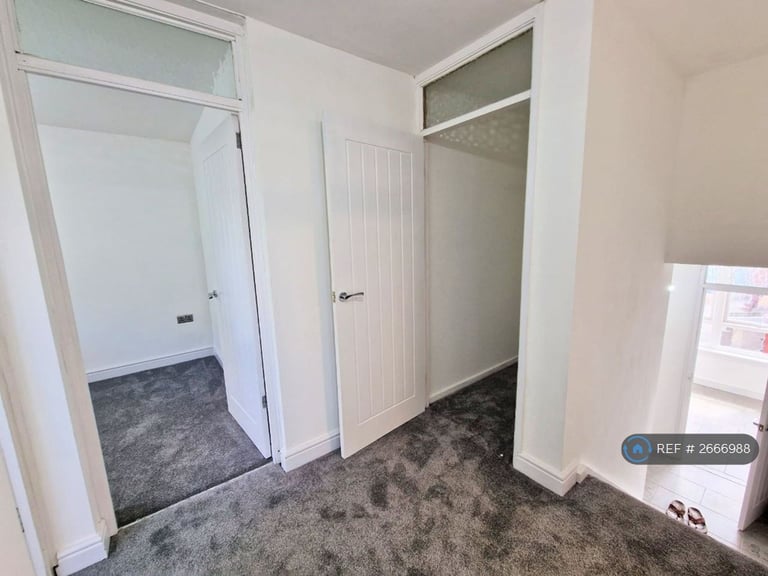 2 bedroom flat in Shepherds Gardens, Birmingham, B15 (2 bed) (#2666988)