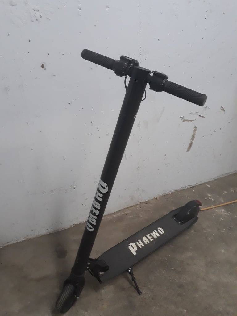 PHAEWO electric scooter - no mains charger