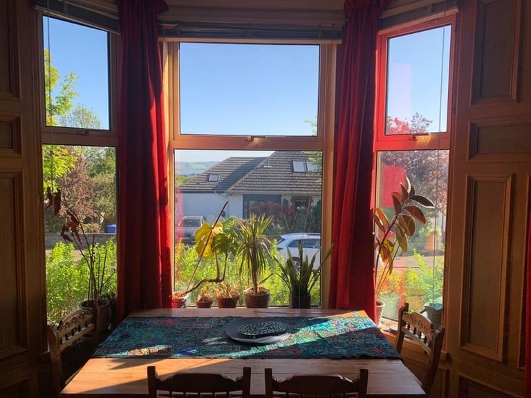 Large bright double room to rent