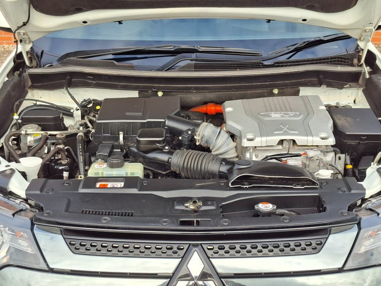 2021 21 Mitsubishi Outlander 2.4 PHEV Dynamic CVT Auto 4WD. 13.8kWh. 1 Owner.