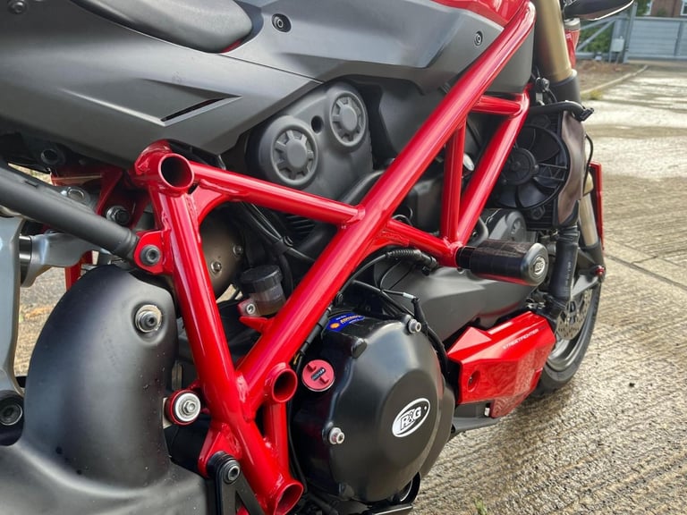 2014 64 DUCATI F848 STREETFIGHTER F 848 RED STUNNING BIKE NAKED MUSCLE MONSTER