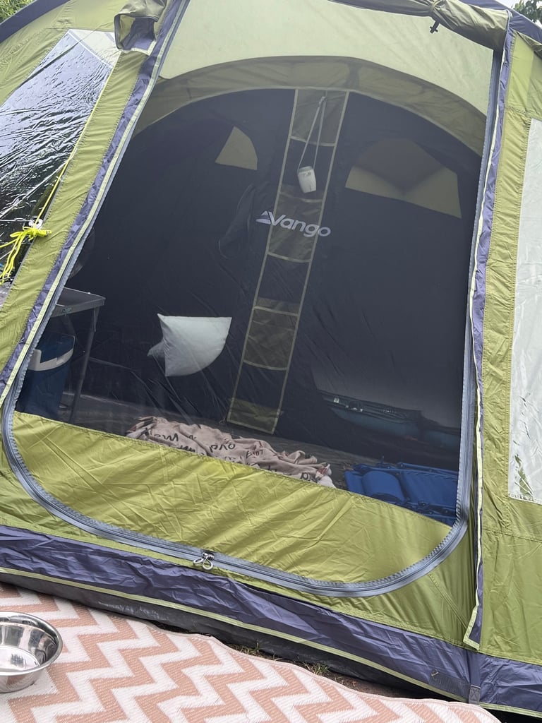 VANGO Icarus 500 Deluxe Family Tent & carpet