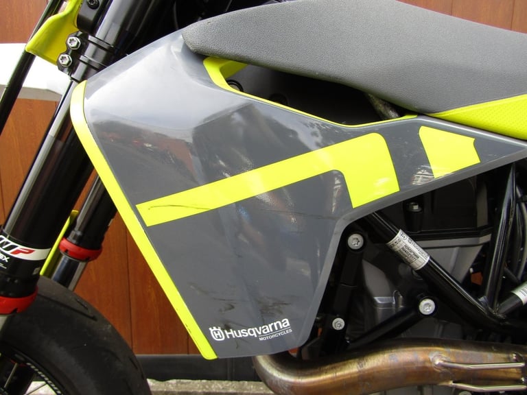 HUSQUVARNA SUPER MOTO 701 *ONLY 1400 MILES* S C EXHAUST * LOVELY * REDUCED* 