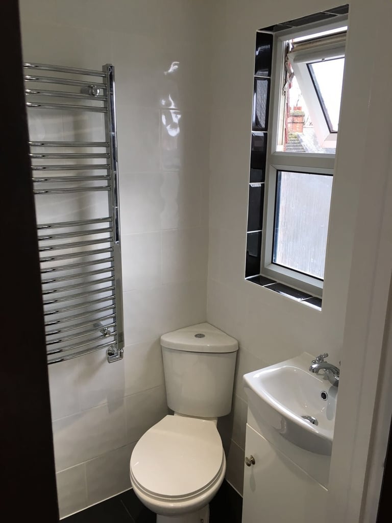 SMALL SINGLE ROOM IN CLEAN AND QUIET HOUSE, 4 MIN WALK TOTTENHAM TUBE, WIFI