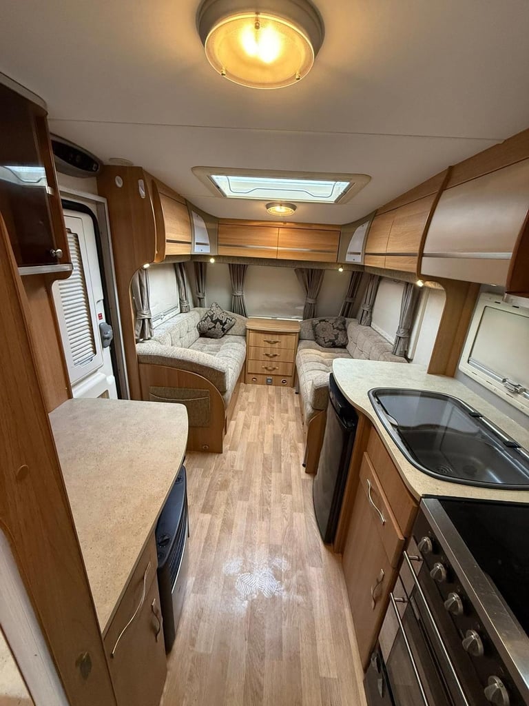 2011 COACHMAN LASER 640- 4 BERTH CARAVAN 