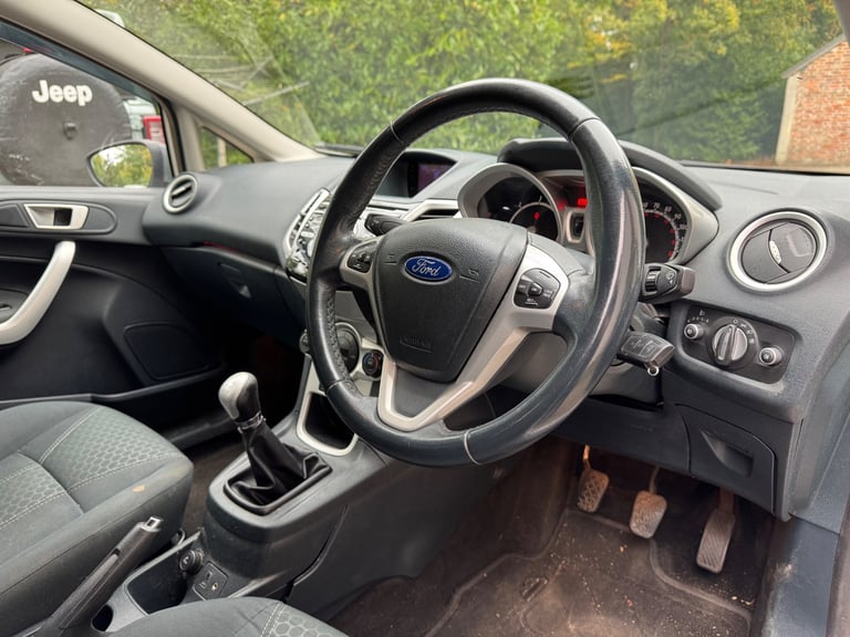 Ford, FIESTA, Hatchback, 2011, Manual, 1560 (cc), 5 doors