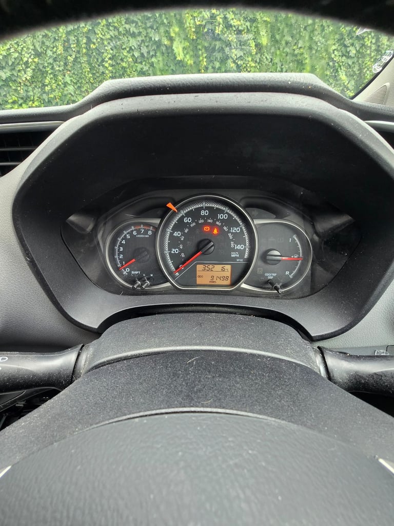 Toyota, YARIS, Hatchback, 2016, Manual, 1329 (cc), 5 doors