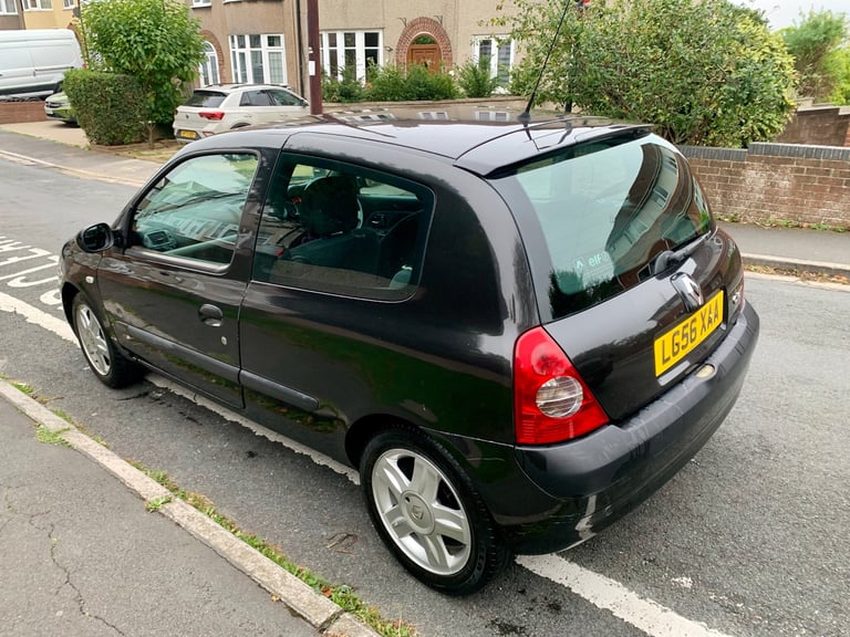 BLACK RENAULT CLIO 1.2 PETROL MANUAL ULEZ FREE TAX AND MOT