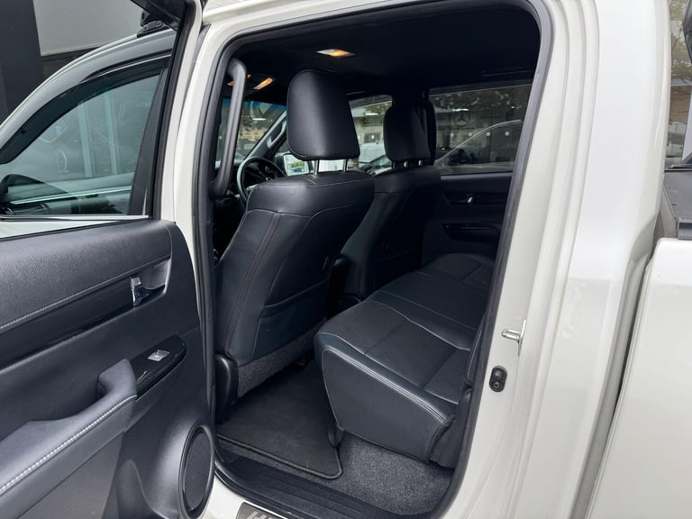 2020 Toyota Hilux 2.4 D-4D Invincible X Auto 4WD Euro 6 (s/s) 4dr (TSS) PICK UP Diesel Automatic