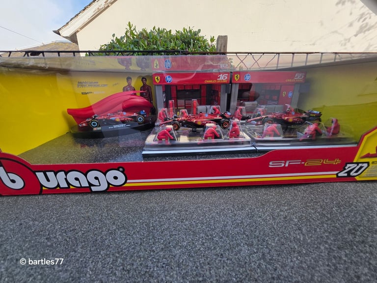 image for Burago Ferrari Mclaren Red bull official team 1.43 paddock sets
