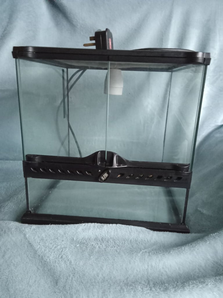  Glass Vivarium approx 12 inches x 12inches ; with light connection 