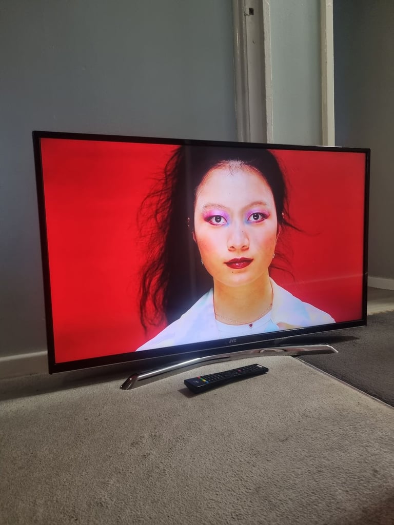 43" JVC 4K SMART ULTRA UHD LED WiFi TV with Stand and Remote £120