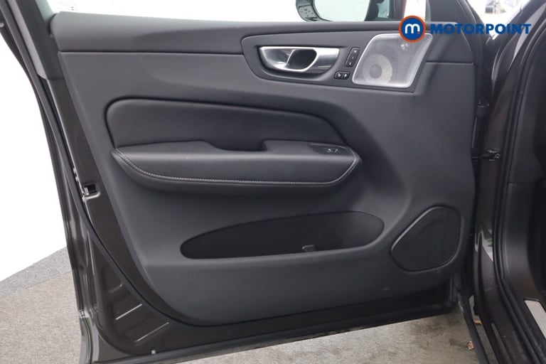 2023 Volvo XC60 2.0 B5P Ultimate Dark 5dr AWD Geartronic SUV Petrol Automatic