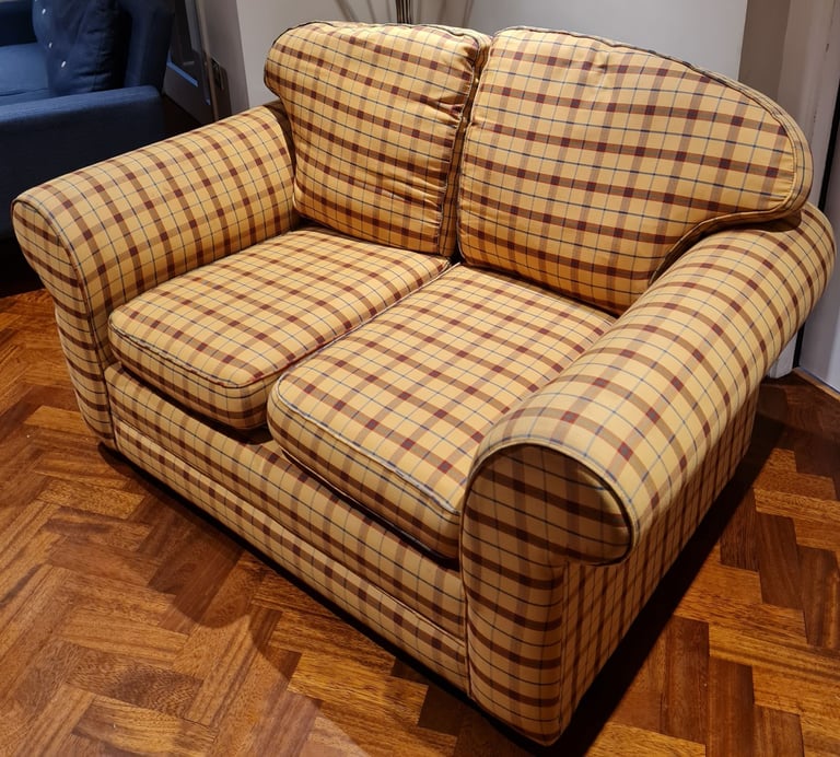 DELIVERY INCLUDED VGC JOHN LEWIS 2 seater classic style patterned fabric sofa 