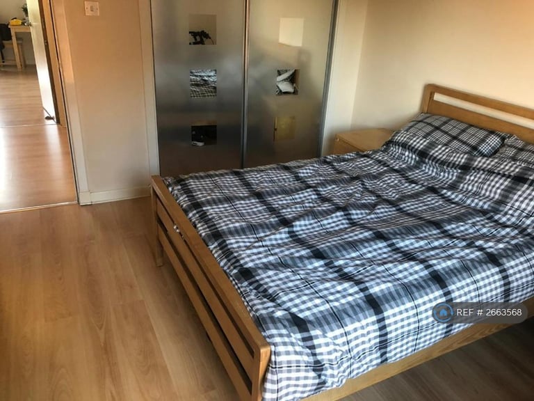 2 bedroom flat in New Mart Place, Edinburgh, EH14 (2 bed) (#2663568)