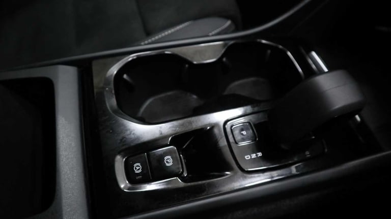 2024 Volvo XC40 2.0 B3 MHEV Plus DCT Auto Euro 6 (s/s) 5dr ESTATE Petrol/Electric Hybrid Automatic