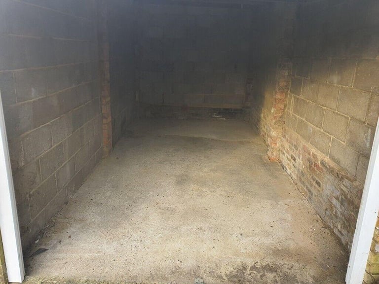 Garage/Parking/Storage to rent: Cranford Court, Cressingham Grove, Sutton SM1 4ES