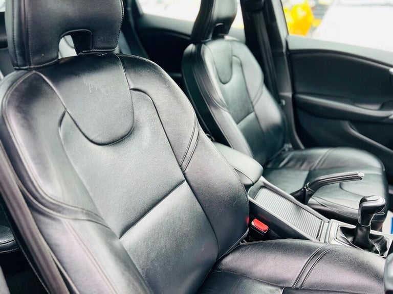 2014 Volvo V40 1.6 D2 SE Lux Hatchback 5dr Diesel Manual Euro 5 (s/s) (115 ps) HATCHBACK Diesel M...