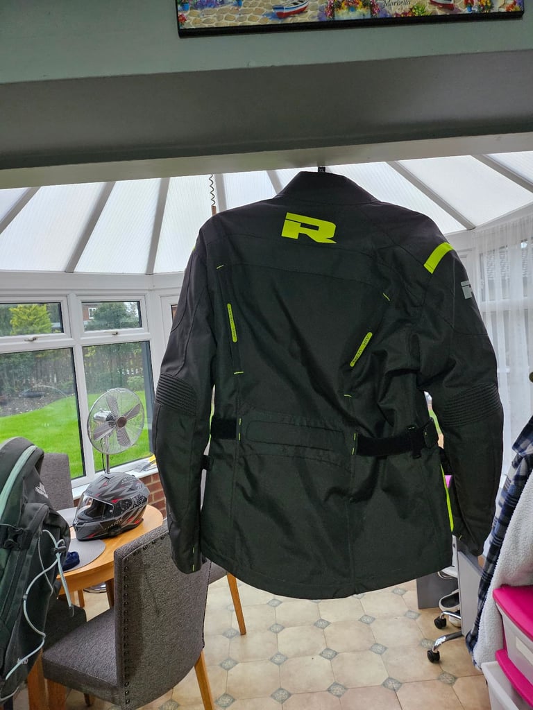 Richa new motorcycle jacket small size comes with inner 