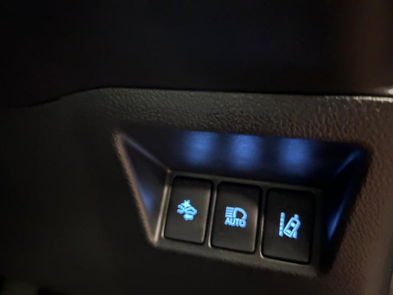 2018 Toyota Yaris 1.5 VVT-i Grey Bi-Tone Euro 6 5dr HATCHBACK Petrol Manual