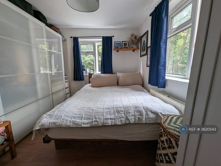 1 bedroom flat in Birkbeck Road, London, W3 (1 bed) (#2620543)