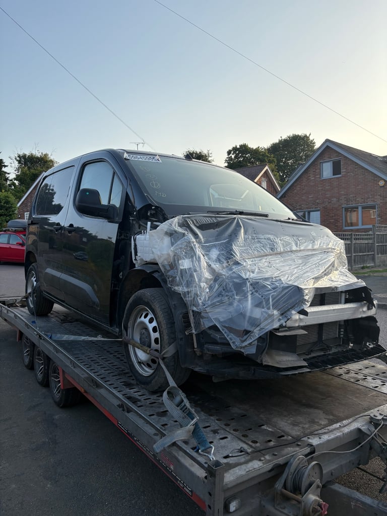 image for TOYOTA PROACE BREAKING 