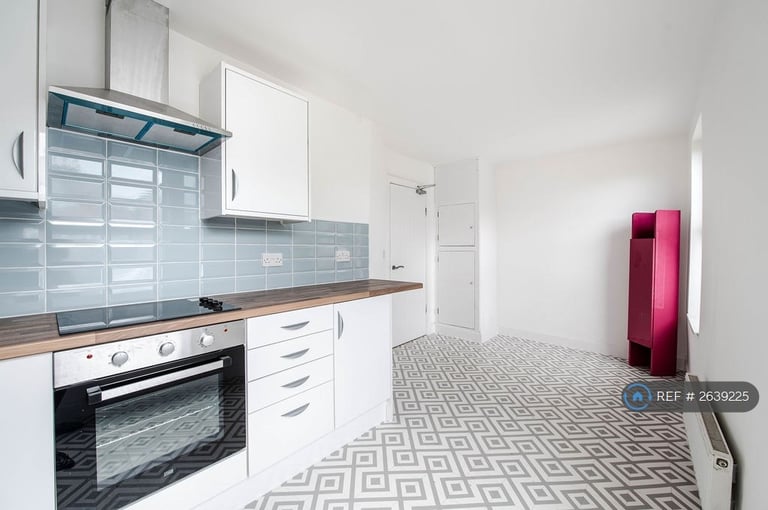 2 bedroom flat in Half Edge Lane, Eccles, Manchester, M30 (2 bed) (#2639225)