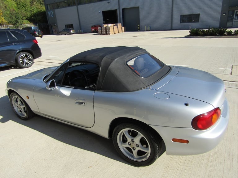  Mazda MX-5 1.6 ROADSTER 2DR MANUAL CONVERTIBLE LEFT HAND DRIVE Sports Petrol Manual