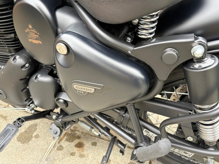2023 / 23 Royal Enfield CLASSIC 350 £3500 Black 201 miles.