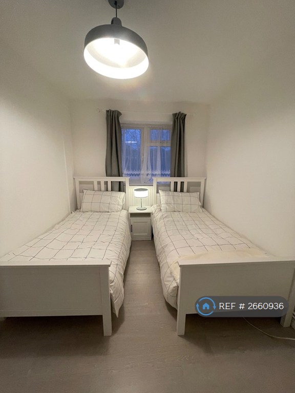2 bedroom flat in Broadhurst Gardens, London, NW6 (2 bed) (#2660936)