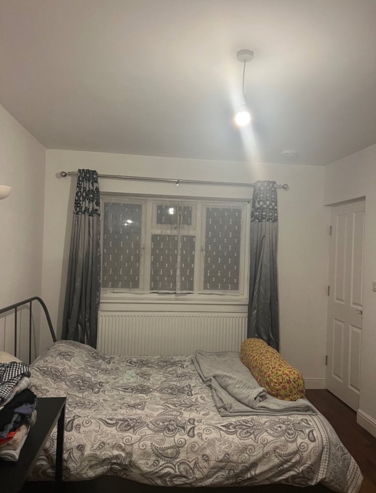 Large double room to rent with en suite 
