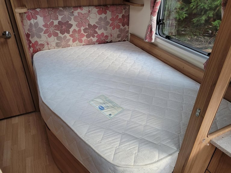 Bailey Unicorn Valencia 2014 Single Axle 4 Berth - Fixed Bed, Motor Mover, ATC