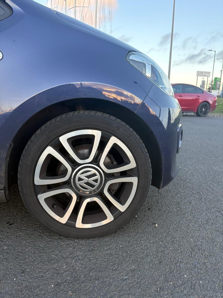 Volkswagen, UP, Hatchback, 2015, Manual, 999 (cc), 5 doors