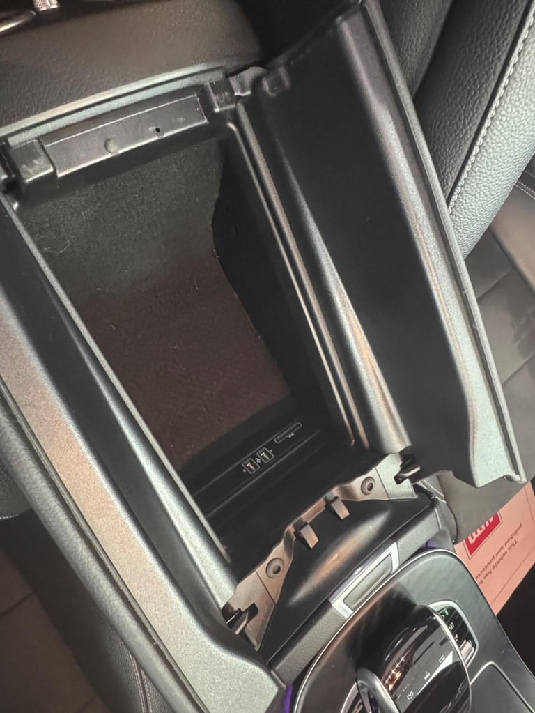 MERCEDES-BENZ E CLASS 2.0 E300d AMG Line Night Edition (Premium Plus) G-Tronic+