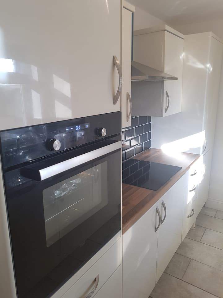 Full Ensuite Bedroom- Newcastle City Center-650PCM-All Bills Inc-No agents