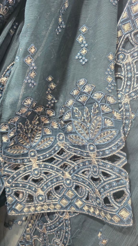 Embroidered Chiffon Zinc colour beautifull original designer dress 3 pieces,only wore 3 hours