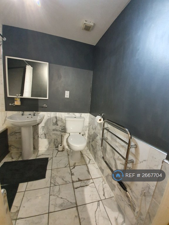 2 bedroom flat in Low Street, Sunderland, SR1 (2 bed) (#2667704)